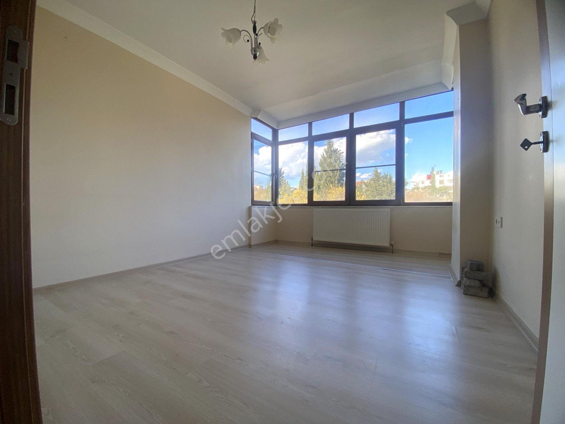 Remax Mid Bahçeli Evlerde Geniş Ve Ferah Kiralık 3+1 Daire - Görsel 8