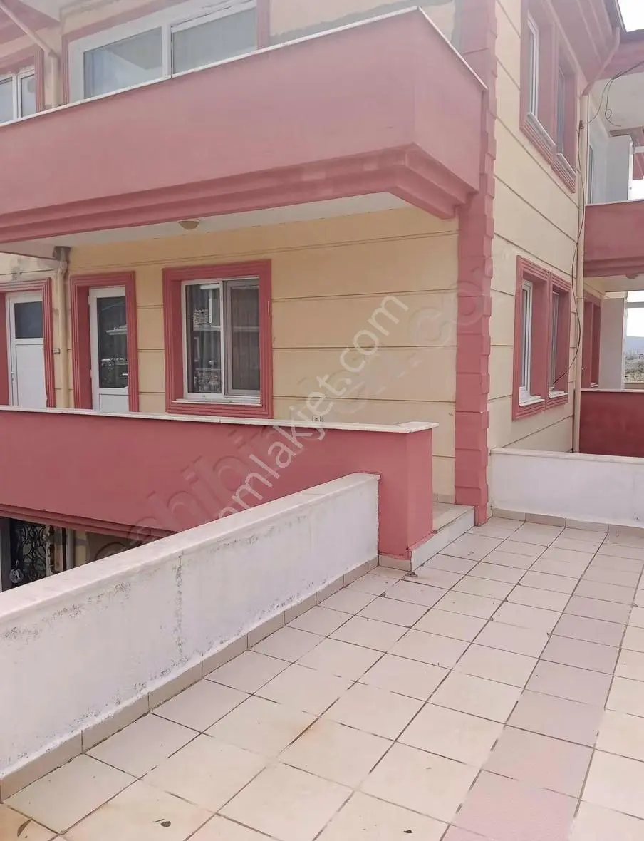 Akçaova Mahallesinde Villa Bölgesinde Kiralık Daire.