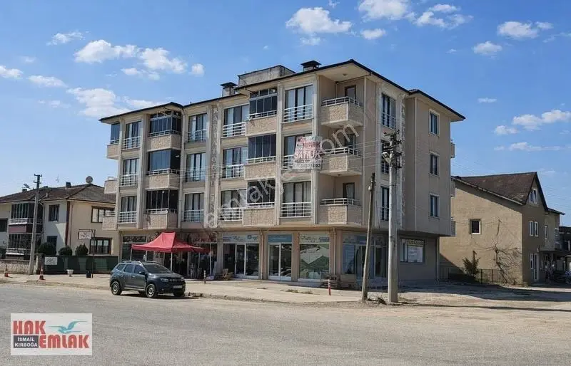 Hak Emlak'tan Aziziye Mah.de Cadde Cepheli Satılık 3+1 Daire