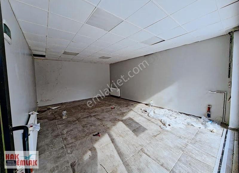 Hak Emlak'tan Yeni Mah.de Maidan 81 Sitesinde Kiralık Dükkan - Görsel 34