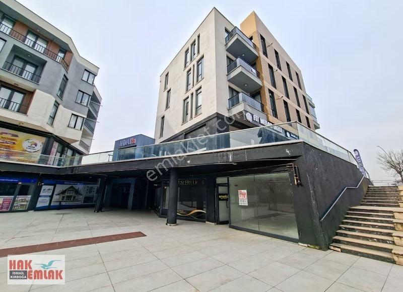 Hak Emlak'tan Yeni Mah.de Maidan 81 Sitesinde Kiralık Dükkan - Görsel 26