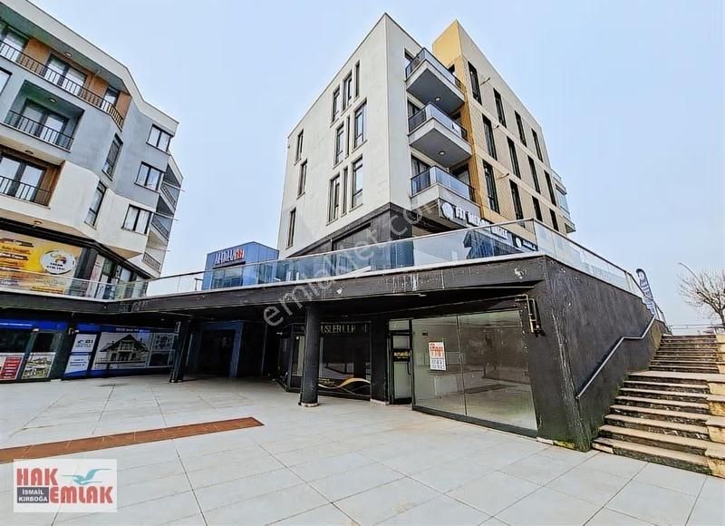 Hak Emlak'tan Yeni Mah.de Maidan 81 Sitesinde Kiralık Dükkan - Görsel 9