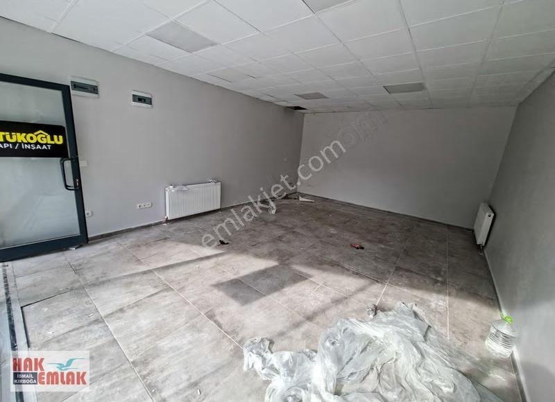 Hak Emlak'tan Yeni Mah.de Maidan 81 Sitesinde Kiralık Dükkan - Görsel 16