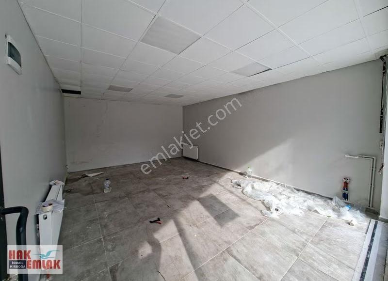 Hak Emlak'tan Yeni Mah.de Maidan 81 Sitesinde Kiralık Dükkan - Görsel 14