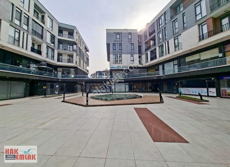 Hak Emlak'tan Yeni Mah.de Maidan 81 Sitesinde Kiralık Dükkan - Görsel 3