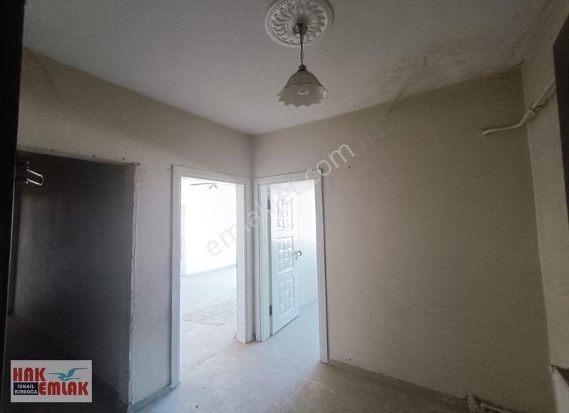 Hak Emlaktan Burhaniye Mah.de Şehir Merkezinde Kiralık 3+1 Daire - Görsel 35