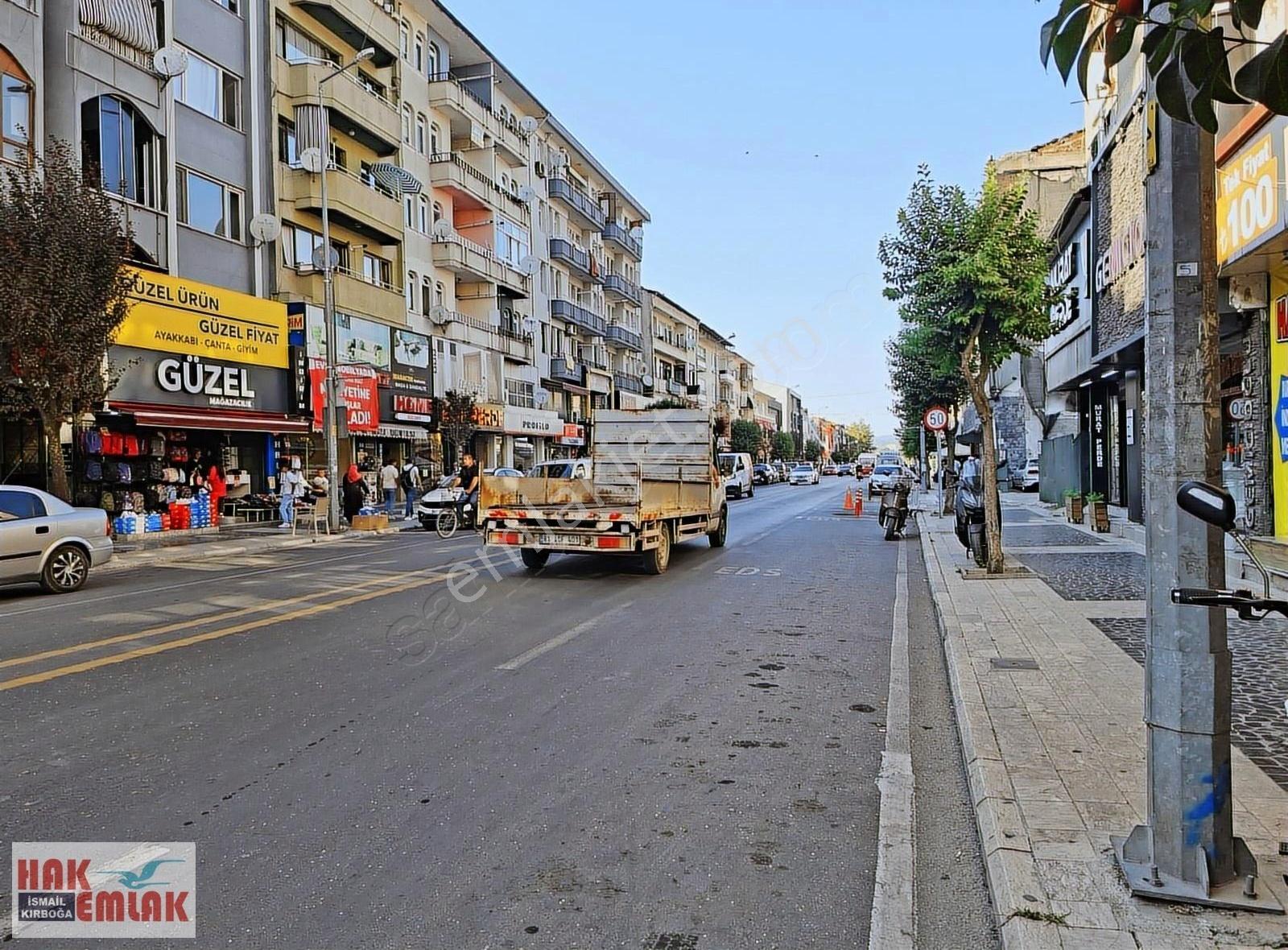 Hak Emlaktan Burhaniye Mah.de Şehir Merkezinde Kiralık 3+1 Daire - Görsel 10