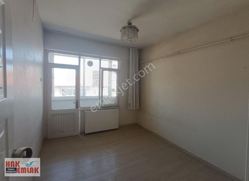 Hak Emlaktan Burhaniye Mah.de Şehir Merkezinde Kiralık 3+1 Daire - Görsel 18