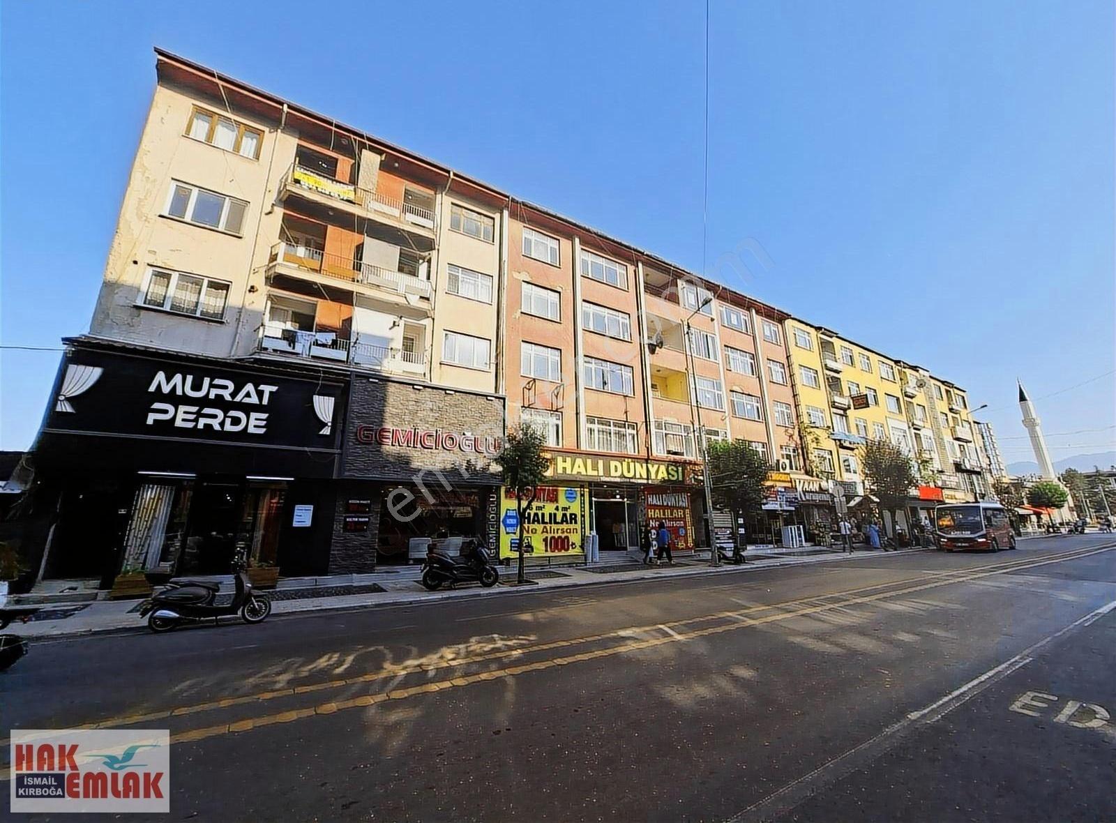 Hak Emlaktan Burhaniye Mah.de Şehir Merkezinde Kiralık 3+1 Daire