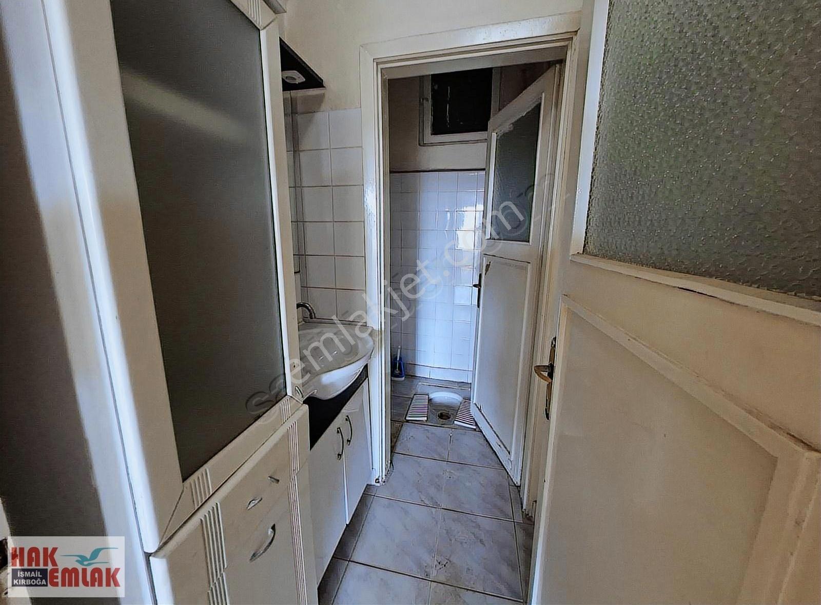 Hak Emlaktan Burhaniye Mah.de Şehir Merkezinde Kiralık 3+1 Daire - Görsel 3