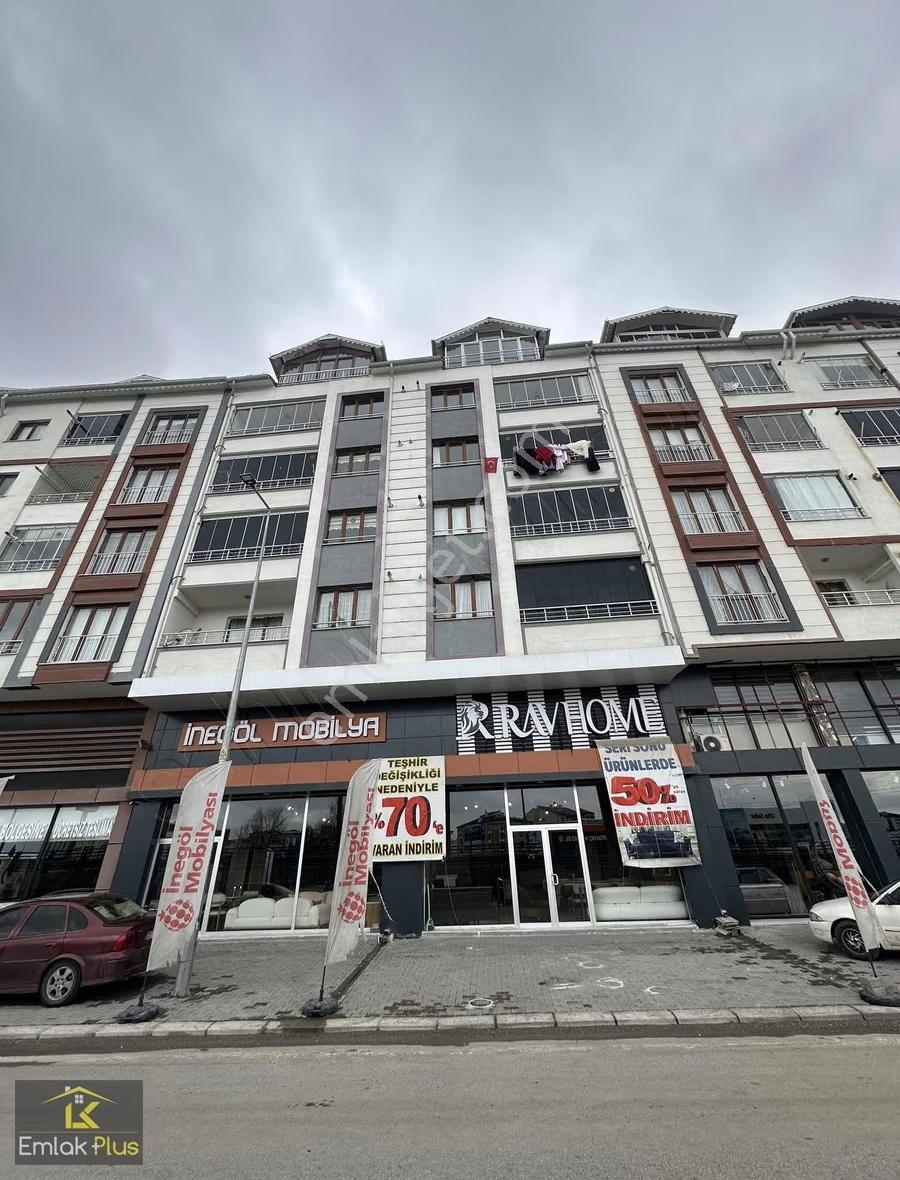 Emlak Plus'tan Devren Kiralık 900m2 Mağaza