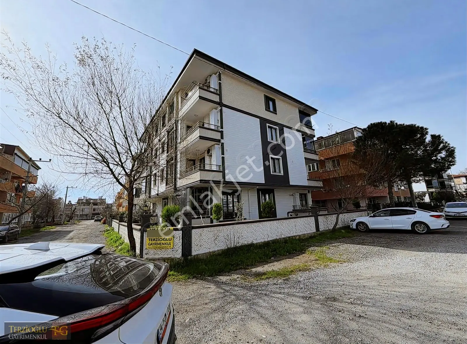 Terzioğlu'ndan Cemiltemelde Arakat 1+1 Daire