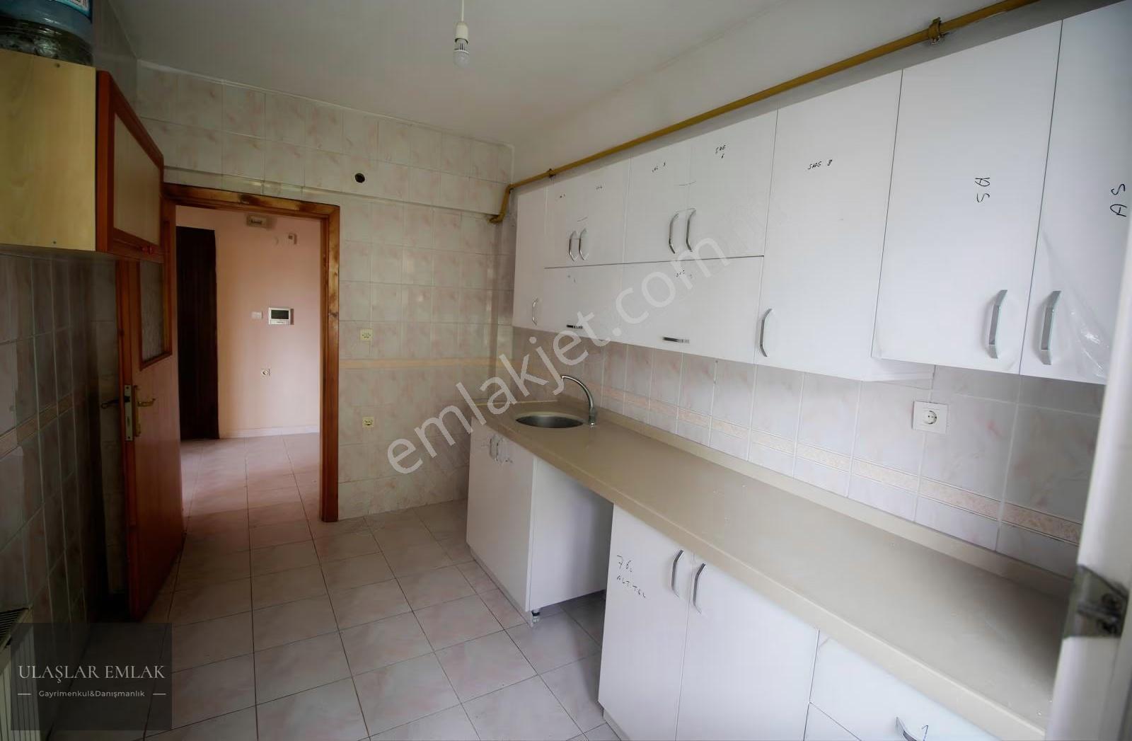 Ümraniye Site Mah. 3+1 125 M2 Kiralık Arakat Daire