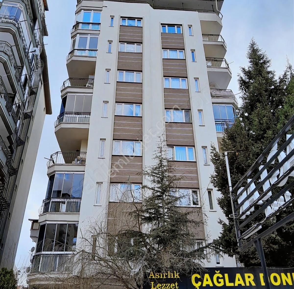Şeref Caddesi 3+1 130 M2 Ana Cadde Mükemmel Konumda