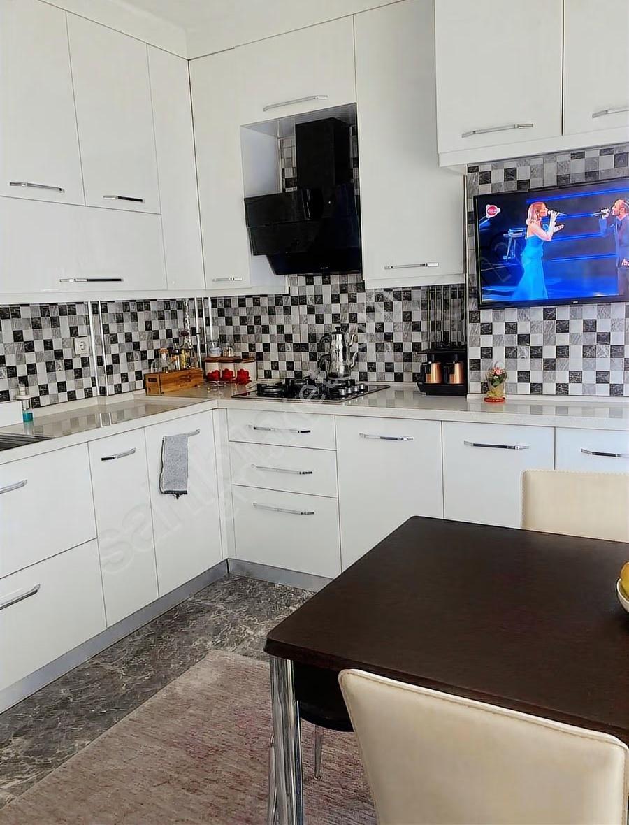 Şeref Caddesi 3+1 130 M2 Ana Cadde Mükemmel Konumda - Görsel 3