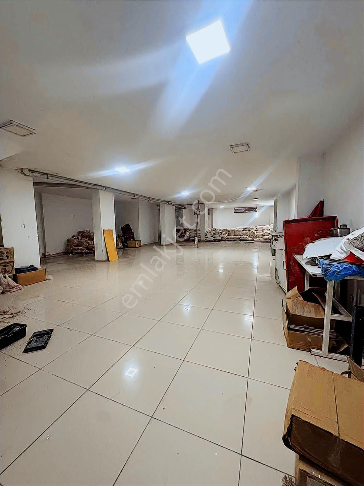 Arıkoğullarından Esenyurt Üçevler Köşebaşı 400m2 Depolu Dükkan - Görsel 12