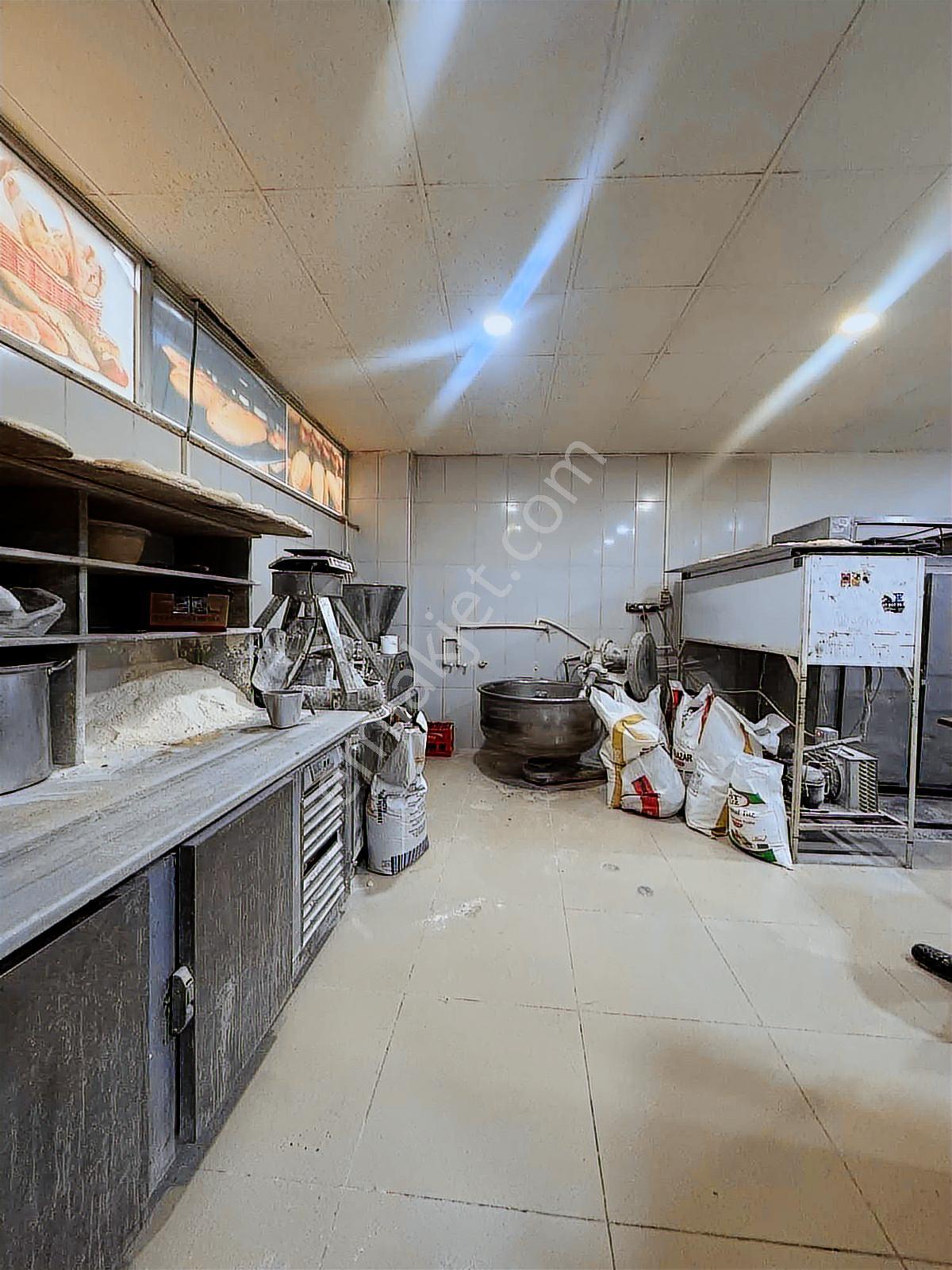 Arıkoğullarından Esenyurt Üçevler Köşebaşı 400m2 Depolu Dükkan - Görsel 7