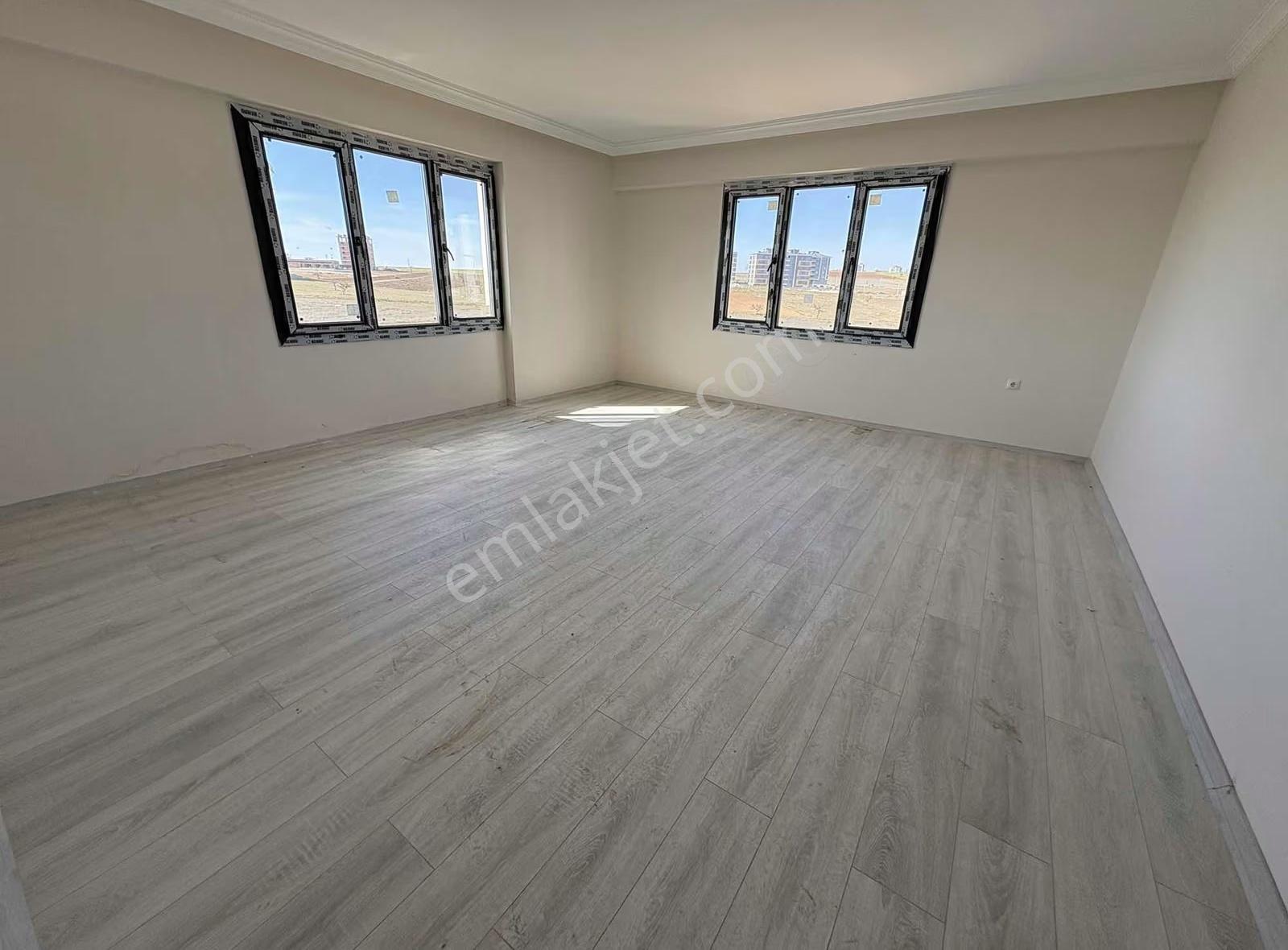 Temenos'tan Cumhuriyet Batıkent'te 3+1 Ara Kat Güney Batı Cephe