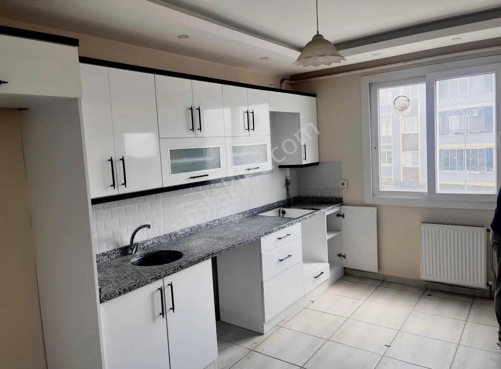 Cadde Üzeri 2+1 Geniş (127 M²) 2. Kat Satılık Daire