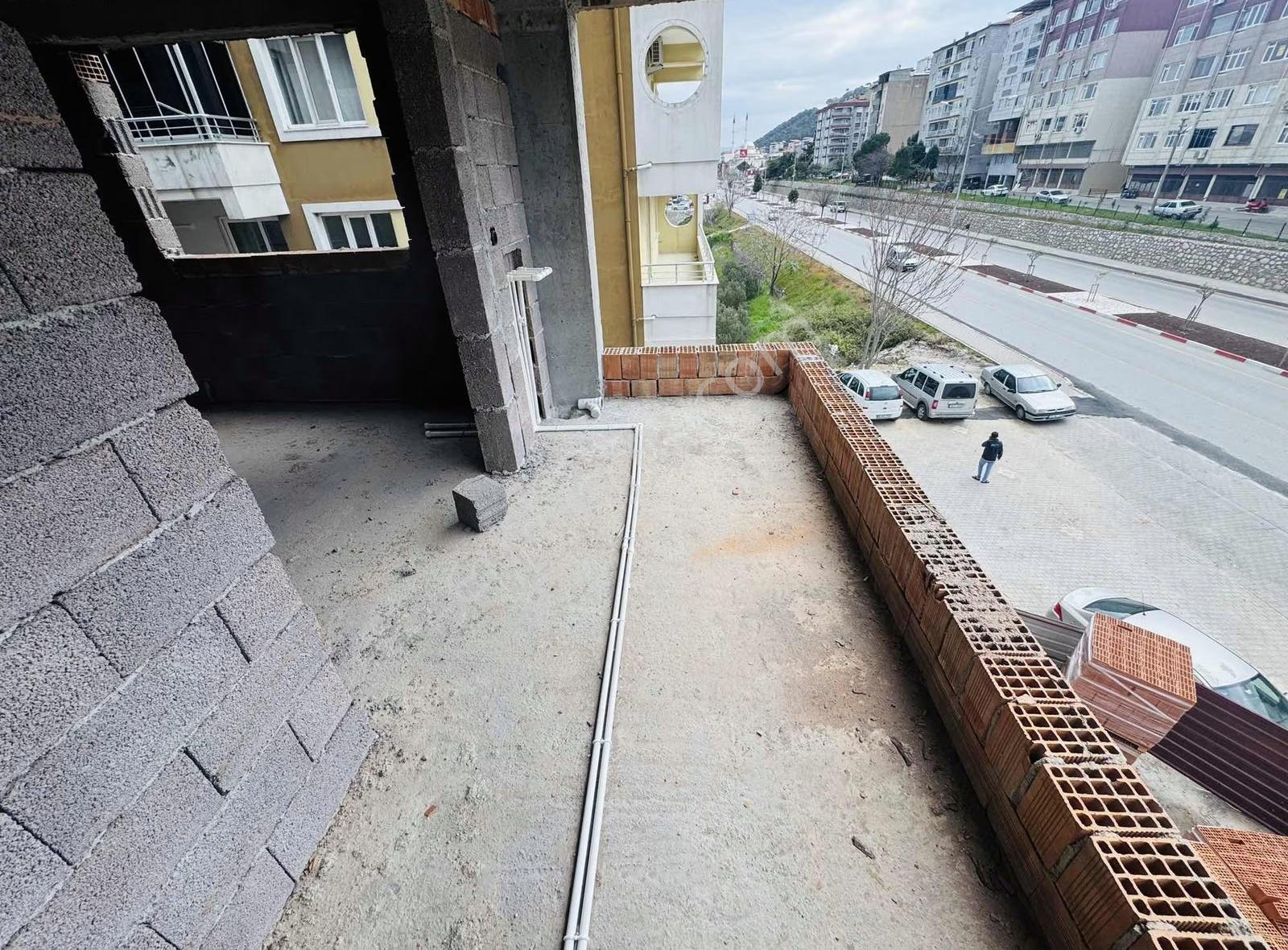 Bergama Caddesi Üzeri Devlet Hastenesi Yakınında 3+1 Daire - Görsel 8