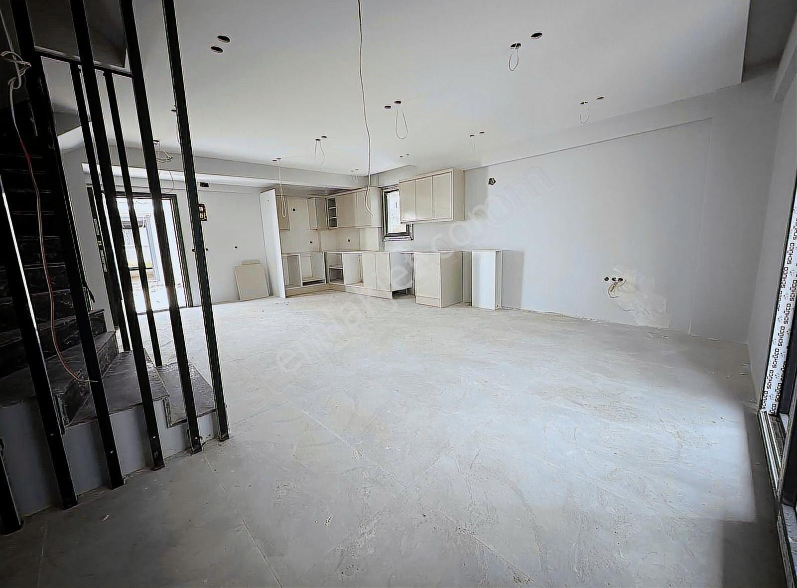 En Çok Aranan Mevkiide Şehirin İçinde Müstakil Villa Bahçe Teras - Görsel 21