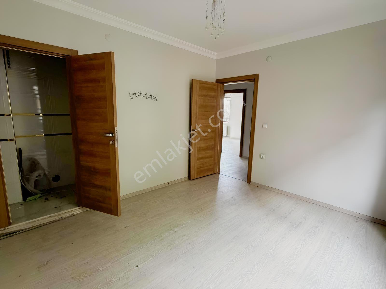 Erenler Kiralık 2+1 Daire Ebevyn Banyolu Kapalı Mutfak Remax Ay - Görsel 7