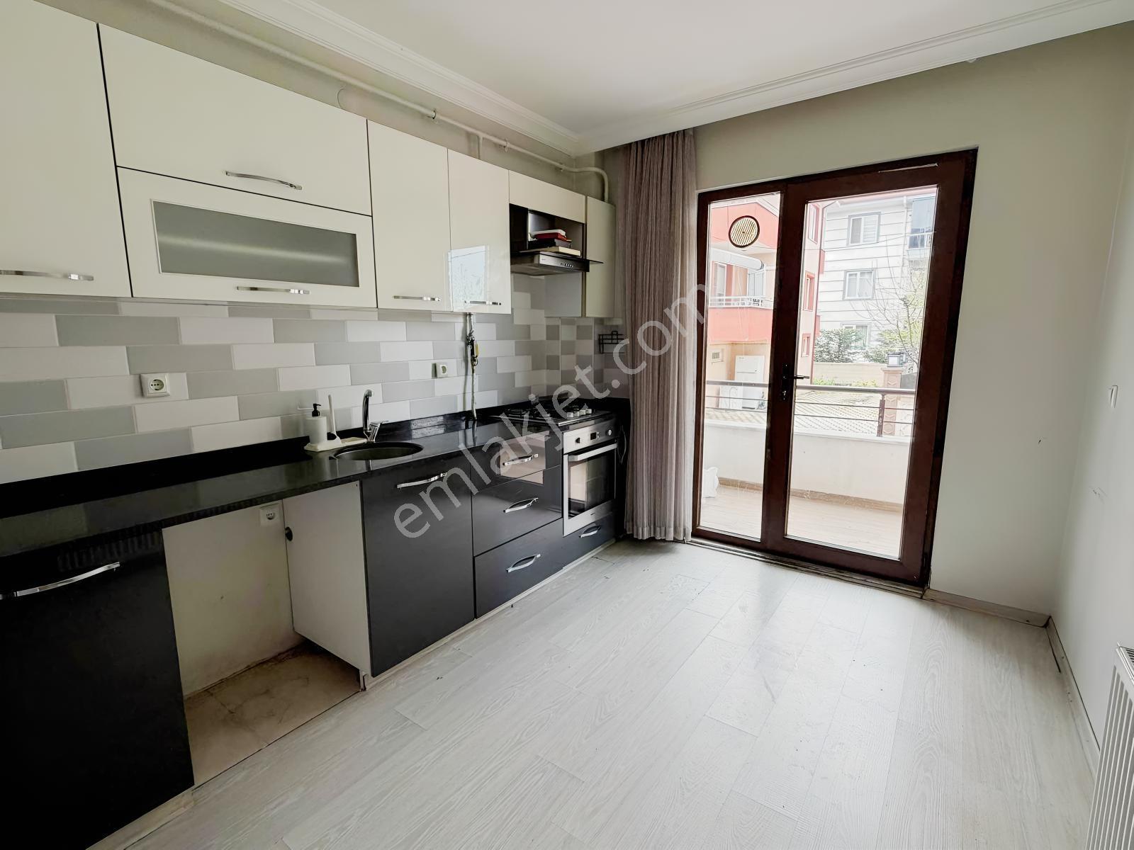 Erenler Kiralık 2+1 Daire Ebevyn Banyolu Kapalı Mutfak Remax Ay - Görsel 30