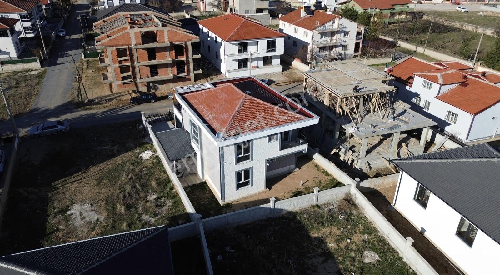 Bolvadin Villa Satılık Geniş Ferah 4,5+1/pergola Teras+kışbahçe - Görsel 29