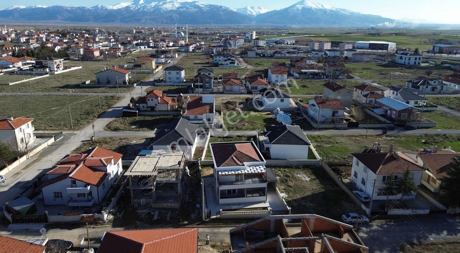 Bolvadin Villa Satılık Geniş Ferah 4,5+1/pergola Teras+kışbahçe - Görsel 8
