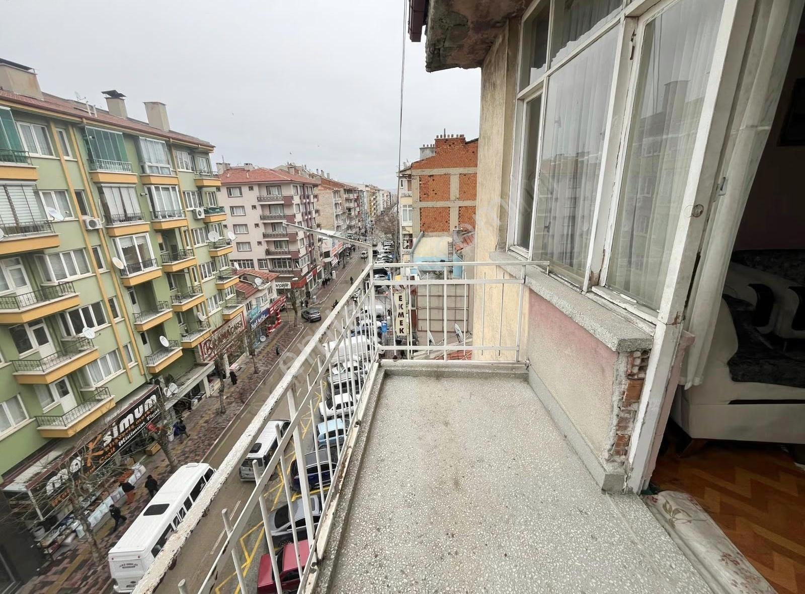 Merkez'de Ambaryolu Üzerinde Merkezi Konumda Asansörlü 3+1 Daire - Görsel 18