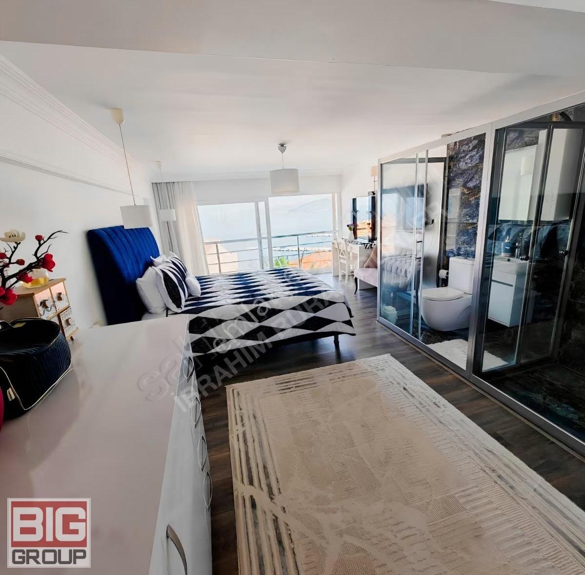 İkonik Kuşadası Manzaralı, Merkezde, 4+1, Yenilenmiş Temiz Villa - Görsel 22