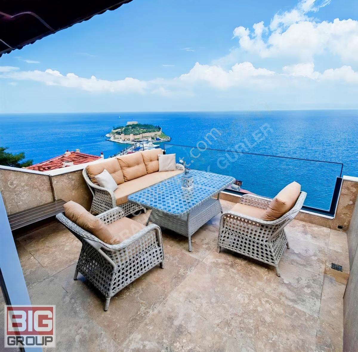 İkonik Kuşadası Manzaralı, Merkezde, 4+1, Yenilenmiş Temiz Villa - Görsel 15