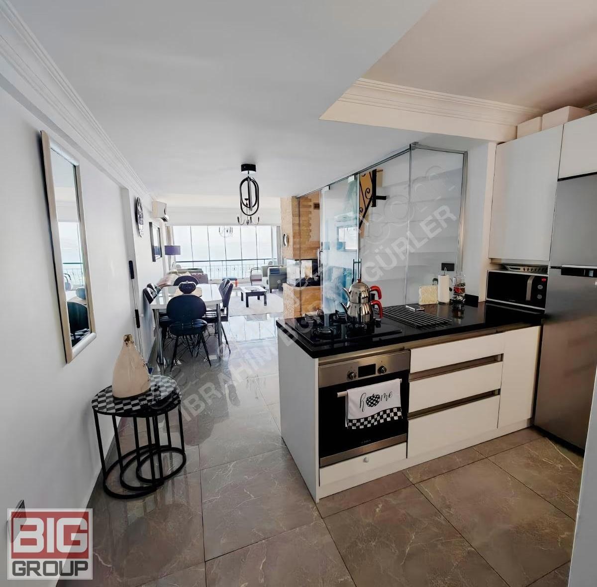İkonik Kuşadası Manzaralı, Merkezde, 4+1, Yenilenmiş Temiz Villa - Görsel 2