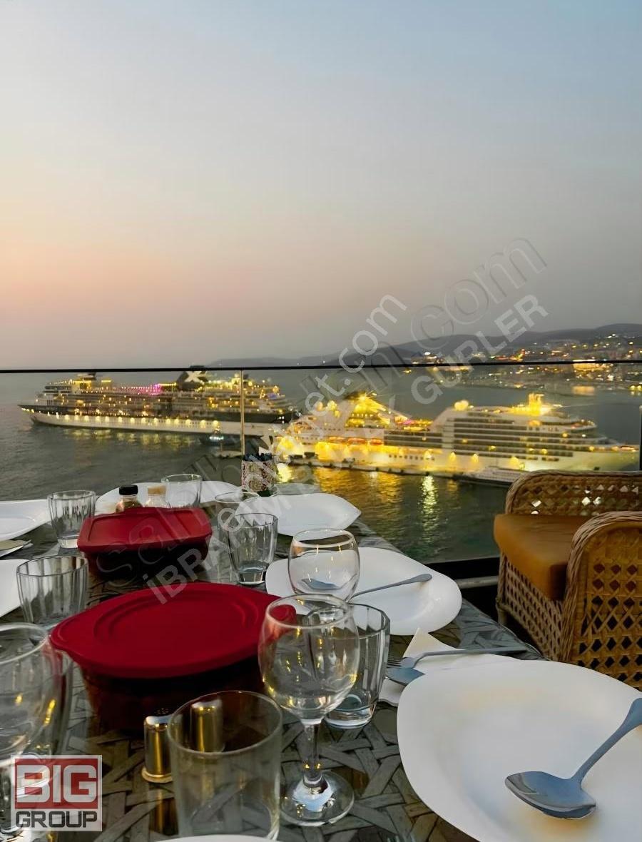 İkonik Kuşadası Manzaralı, Merkezde, 4+1, Yenilenmiş Temiz Villa