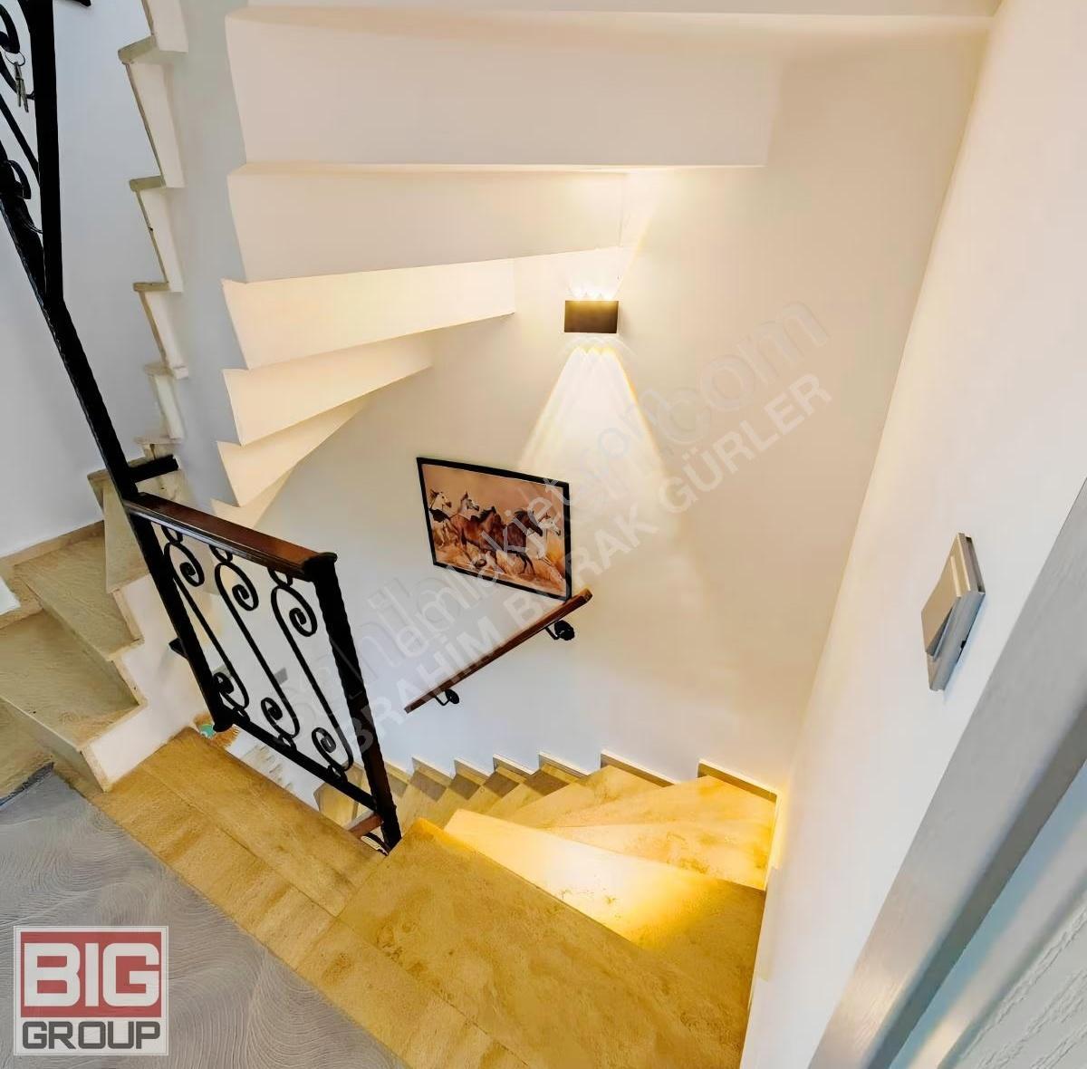 İkonik Kuşadası Manzaralı, Merkezde, 4+1, Yenilenmiş Temiz Villa - Görsel 16