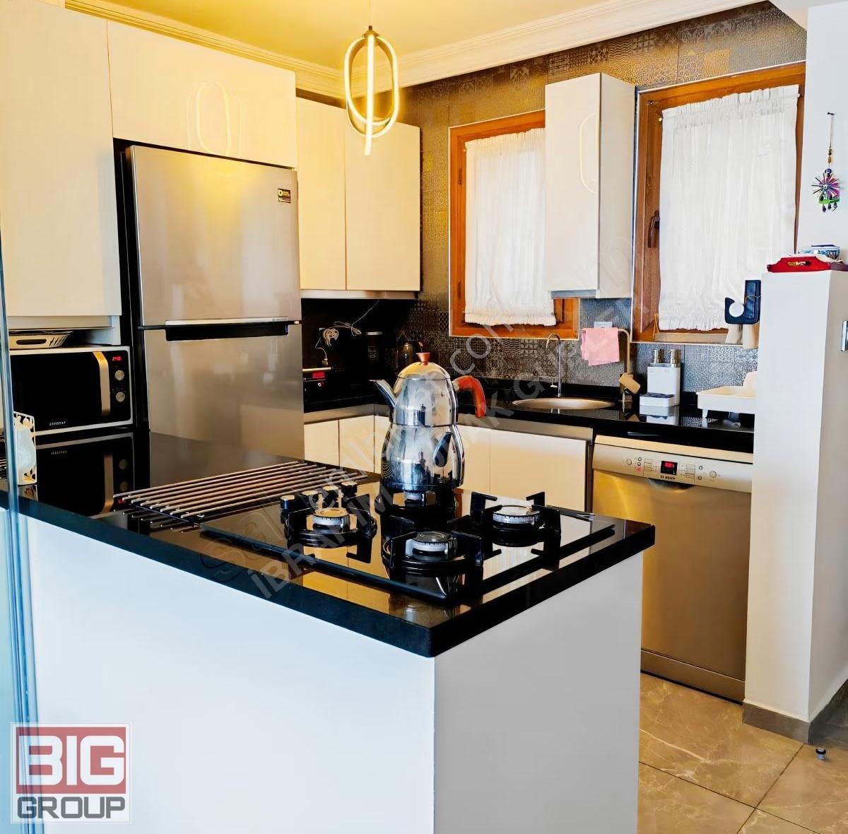İkonik Kuşadası Manzaralı, Merkezde, 4+1, Yenilenmiş Temiz Villa - Görsel 9
