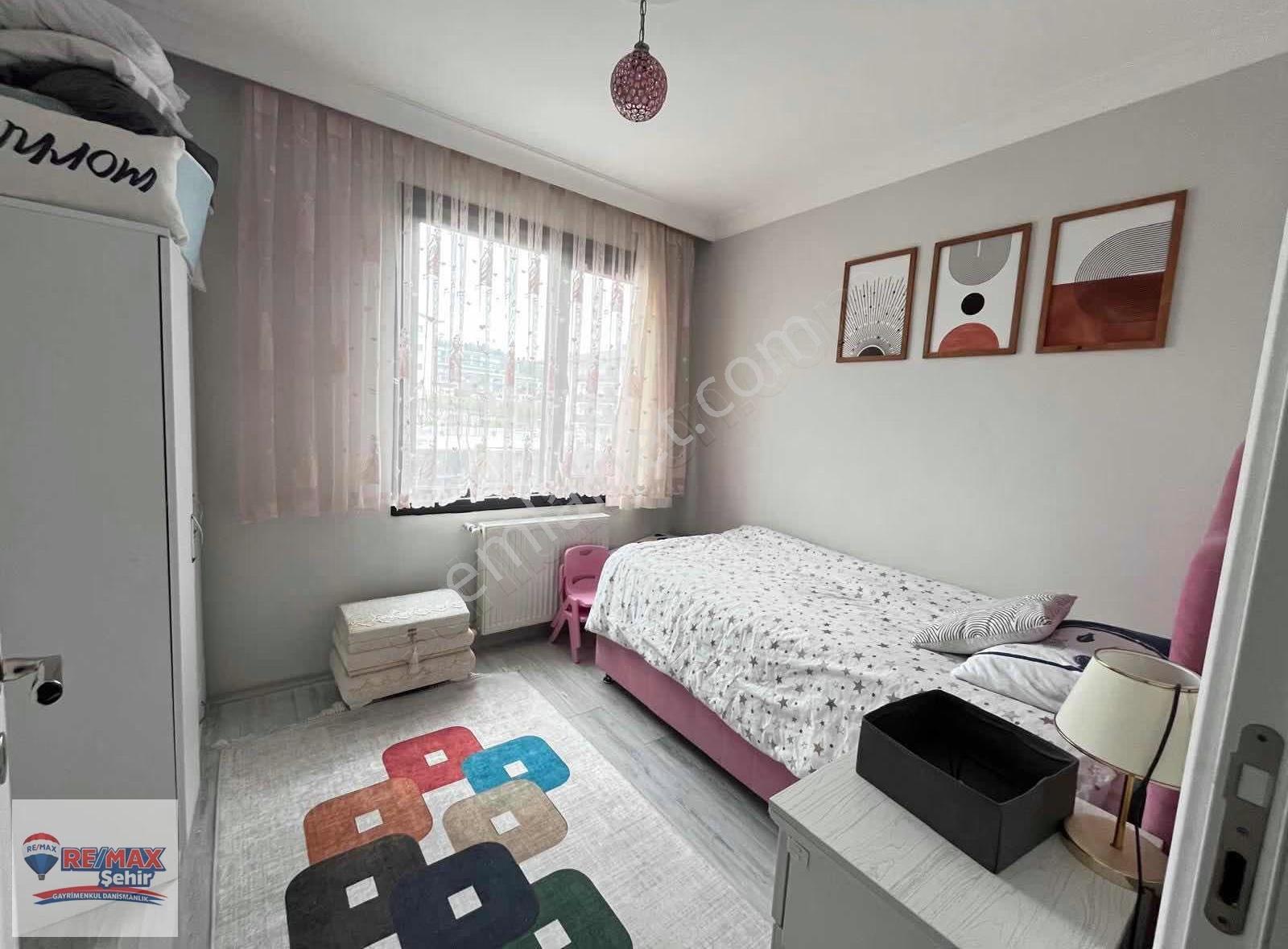 Re/max Şehir Yalova'dan Gaziosmanapaşa'da 3+1 Satılık Daire - Görsel 13