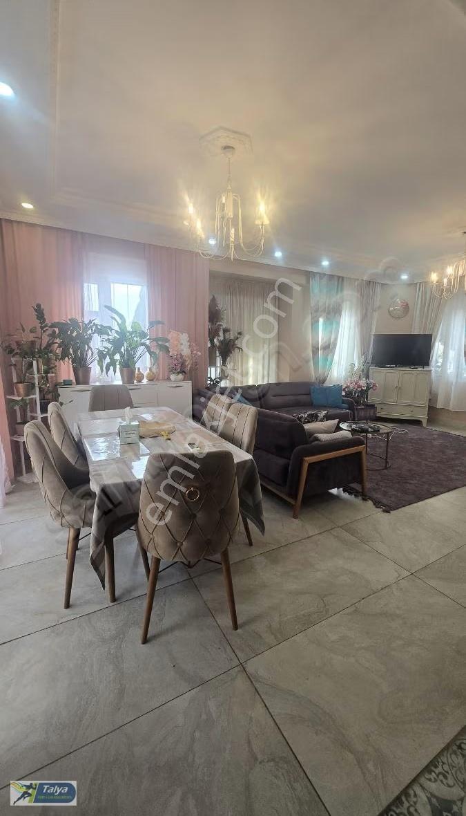 Denize Yakın Lüks Eşyalı 3+1 Satılık Villa Ortak Havuzlu - Görsel 35