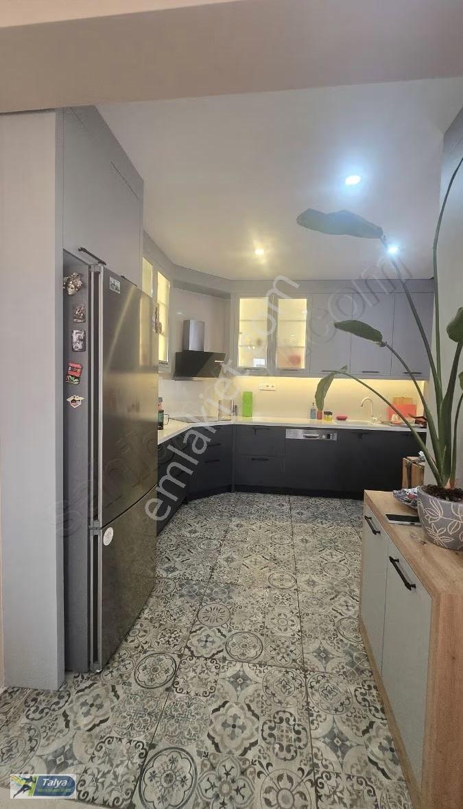 Denize Yakın Lüks Eşyalı 3+1 Satılık Villa Ortak Havuzlu - Görsel 11