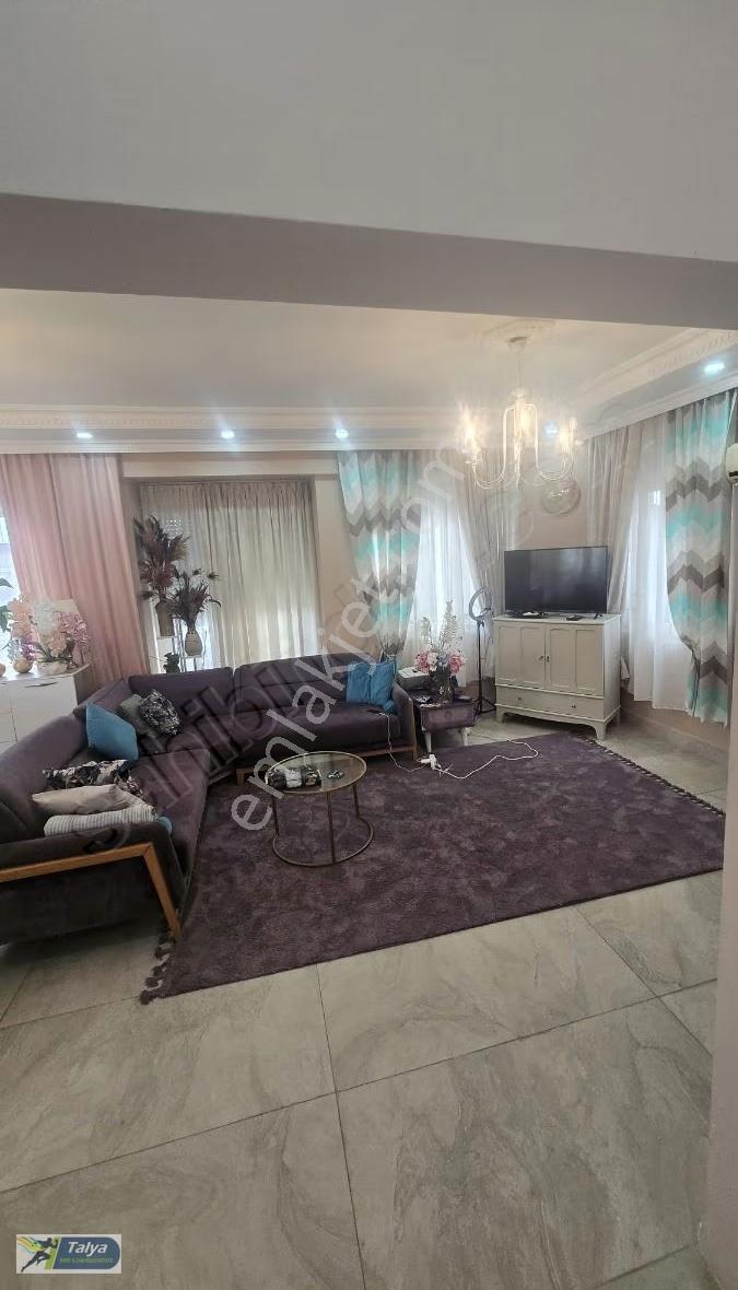 Denize Yakın Lüks Eşyalı 3+1 Satılık Villa Ortak Havuzlu - Görsel 9