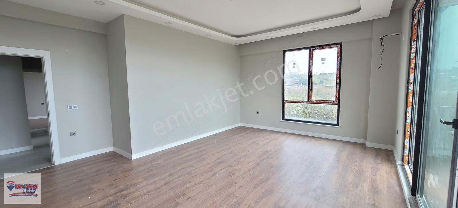 Remax'tan Yalova Merkezde Site İçinde Satılık Arakat Daire - Görsel 7