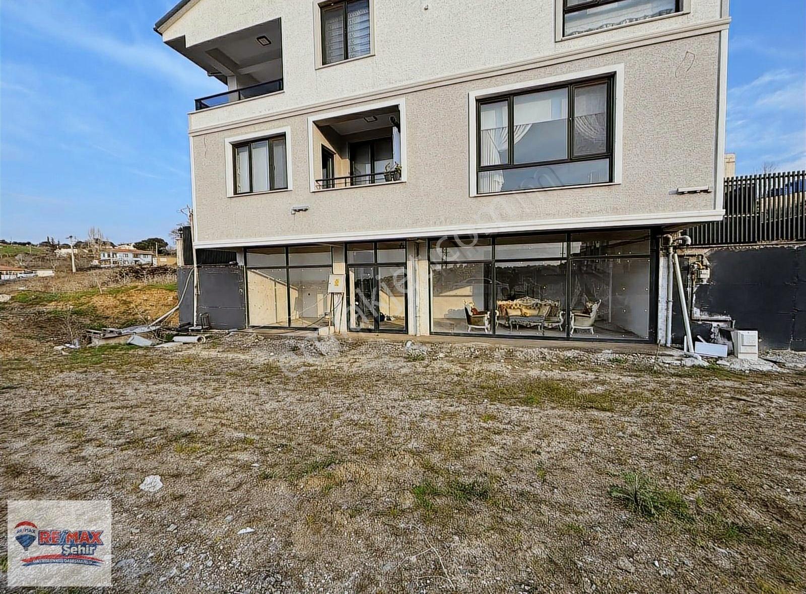 Remax Şehir Siteler Bölgesinde Deniz Manzaralı Satılık Dükkan - Görsel 11