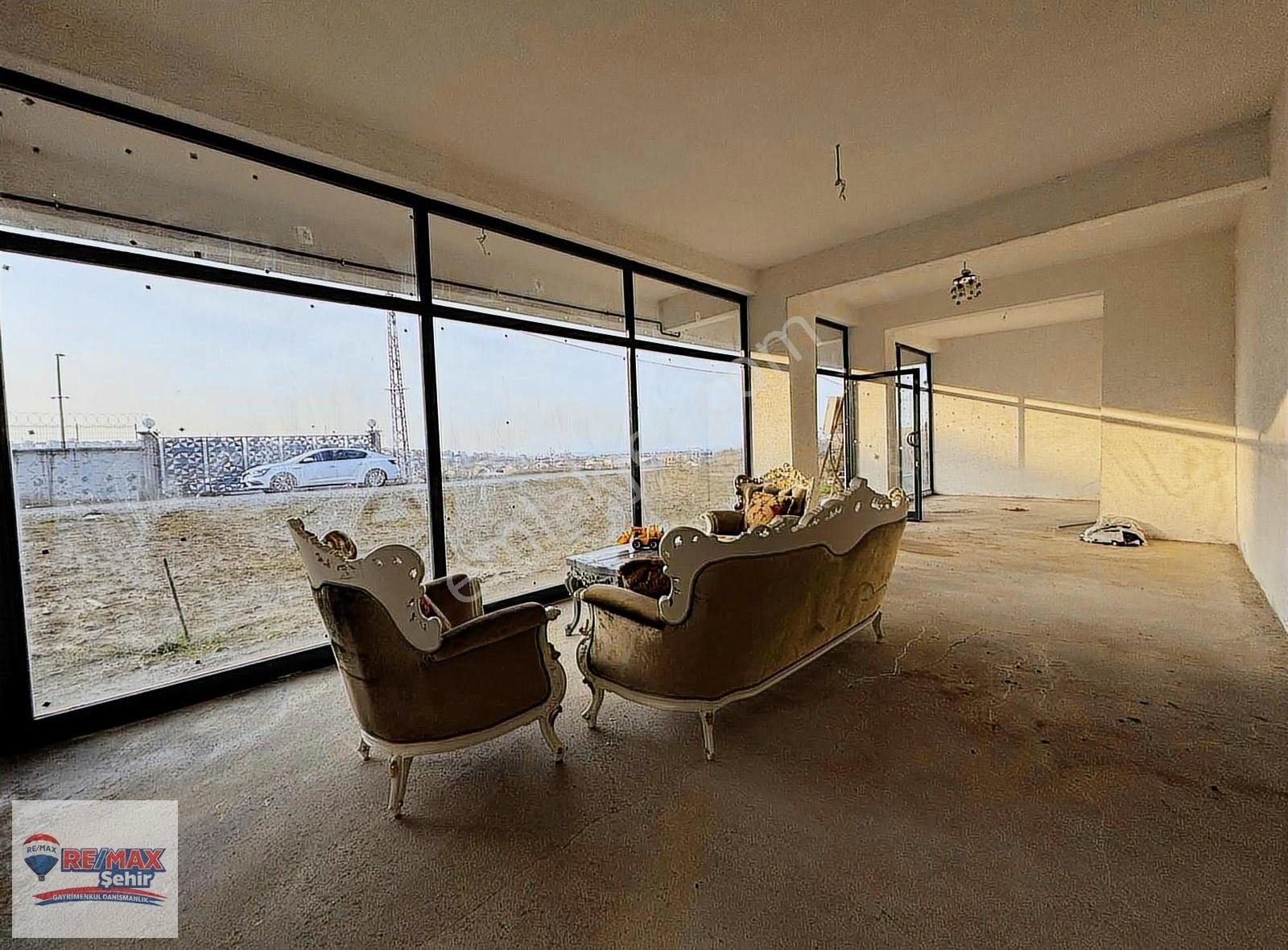 Remax Şehir Siteler Bölgesinde Deniz Manzaralı Satılık Dükkan - Görsel 3