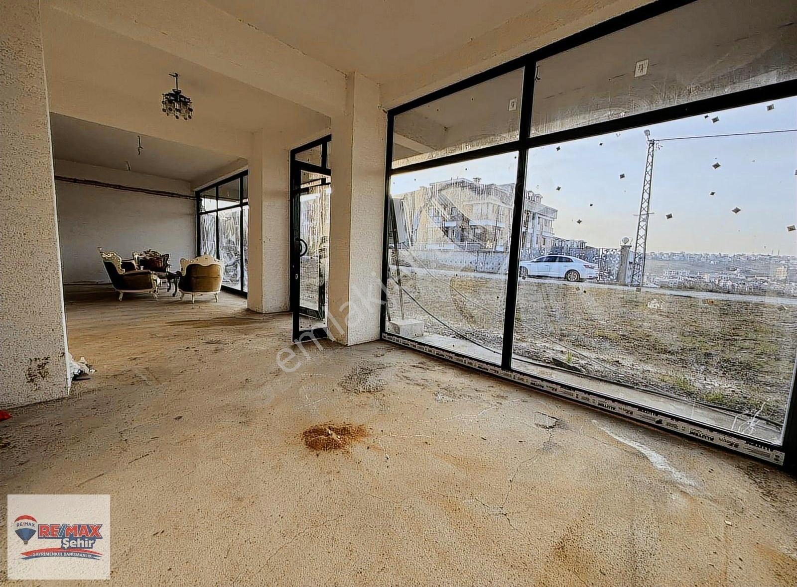 Remax Şehir Siteler Bölgesinde Deniz Manzaralı Satılık Dükkan - Görsel 24