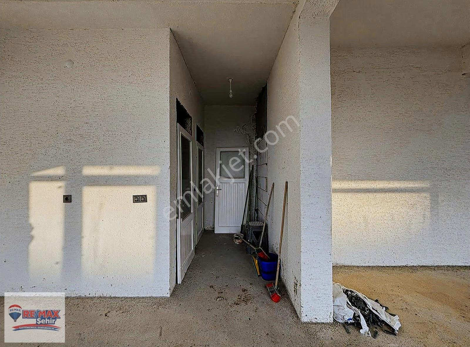 Remax Şehir Siteler Bölgesinde Deniz Manzaralı Satılık Dükkan - Görsel 7