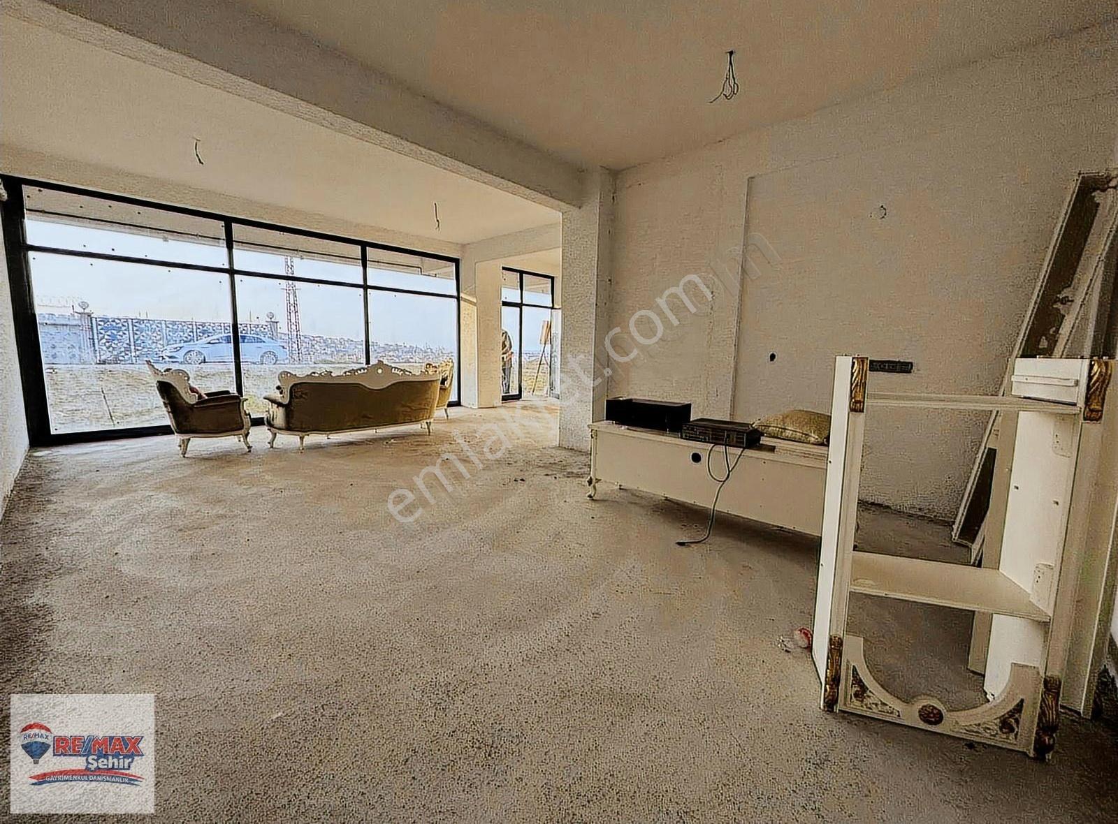 Remax Şehir Siteler Bölgesinde Deniz Manzaralı Satılık Dükkan - Görsel 2