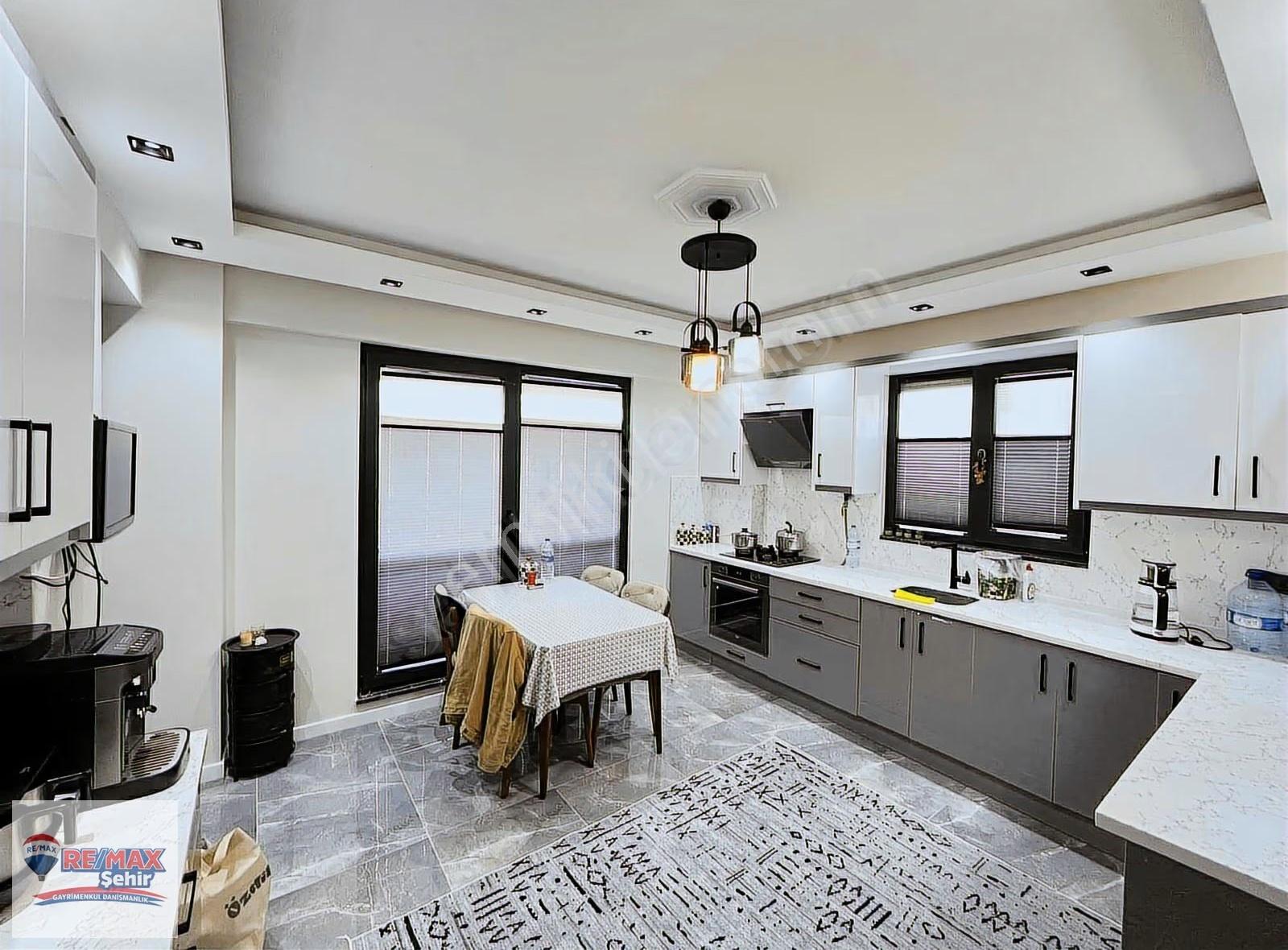 Remax Şehir Yalova Kadıköy Özden Mh. Satılık 8+2 Lüks Villa - Görsel 9