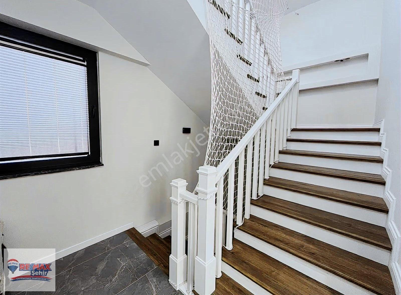 Remax Şehir Yalova Kadıköy Özden Mh. Satılık 8+2 Lüks Villa - Görsel 15