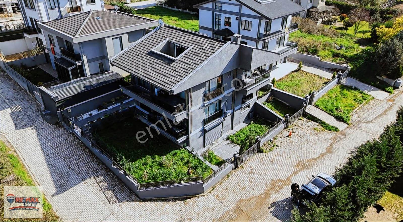 Remax Şehir Yalova Kadıköy Özden Mh. Satılık 8+2 Lüks Villa - Görsel 2