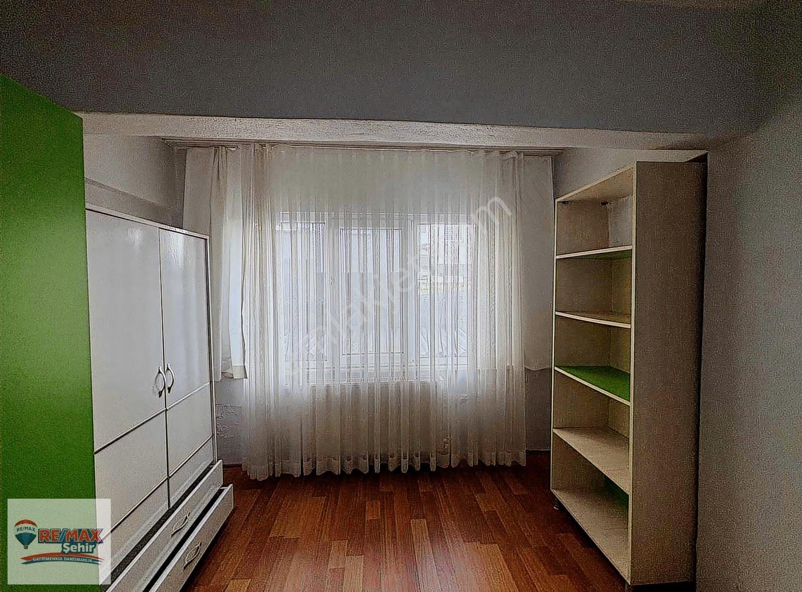 Remax Şehir'den Yalova Merkezde Rüstempaşa Mah Satılık 2+1 Daire - Görsel 12